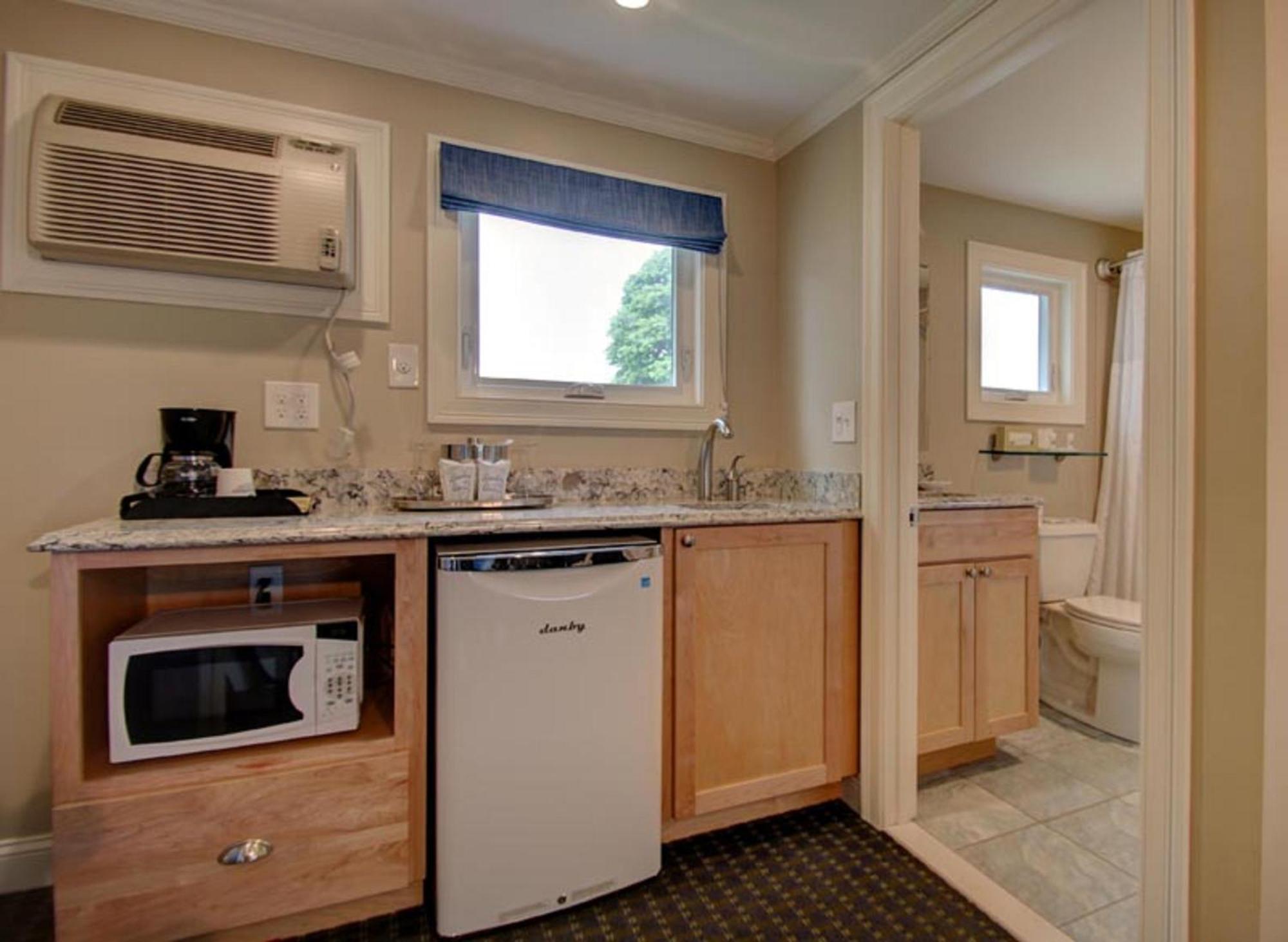 Sea Chambers Motel 2*